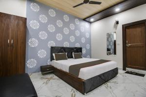 Postel nebo postele na pokoji v ubytování Hotel O Sawariya Regency