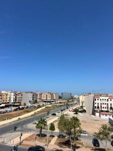 a view of a city street with cars and buildings at Vancouver appartement in Nador