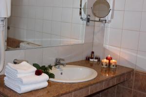 Koupelna v ubytování Kendros Hotel + 20 fotografií