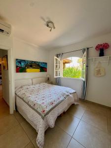 a bedroom with a bed and a window at Appartement en Rez de Villa in Porto-Vecchio