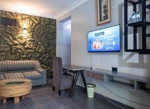 TV o dispositivi per l'intrattenimento presso Mirembe Hotels - Source of the Nile Suites