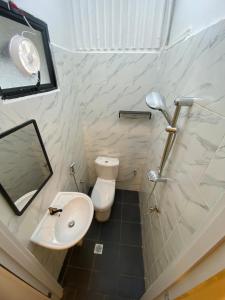 Ένα μπάνιο στο The Calm Nest, Private room near Kuala Belait Town +2 φωτογραφίες