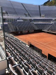 Tenis alebo squash v ubytovaní Modern Mini Loft apartment Roma alebo jeho okolí