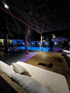 Bazén v ubytování Kuburi Hotel nebo v jeho okolí