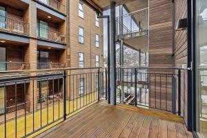 Gallery image of Oceanfront Balcony Apartment in Svolvær +23 photos