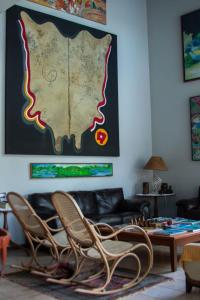 a living room with chairs and a map on the wall at Sossego Homestay - Chapada dos Guimarães in Chapada dos Guimarães +39 photos