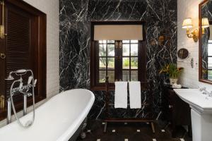 Gallery image of Coffee Bungalow Kandy in Kandy +19 photos