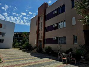 a building with tables and chairs in a courtyard at Bindi Studio Apartment in Draç