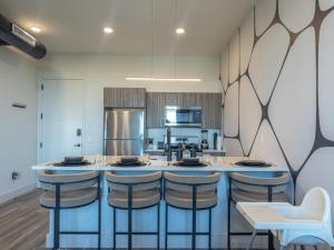 Η κουζίνα ή μικρή κουζίνα στο Luxury Lookout with NYC view, 2BR plus Free Parking, Sleeps 8, 20 Percent Off +46 φωτογραφίες