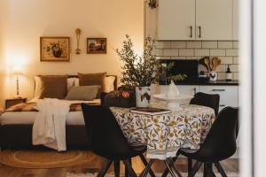 a bedroom with a bed and a table with chairs at Glenoak Cottage in Sparkes Creek