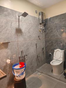 Ένα μπάνιο στο Rocky Guesthouse