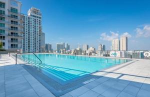 Cadenza Miami - Luxury Residences内部或周边的泳池