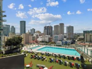 Cadenza Miami - Luxury Residences内部或周边的泳池