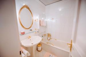 Bilik mandi di Hotel Schloss Dürnstein