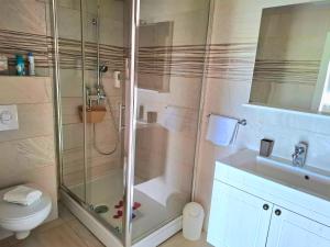 Koupelna v ubytování Apartments Rotim