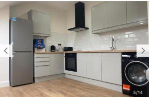 Η κουζίνα ή μικρή κουζίνα στο Croydon Luxury Apartment
