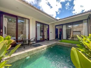 an image of a swimming pool in a villa at Villa Araya in Nusa Dua