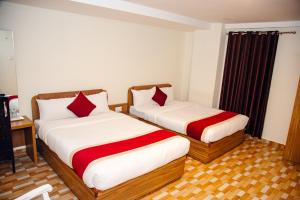 Postel nebo postele na pokoji v ubytování pashupati front hotel