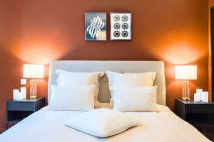 Postel nebo postele na pokoji v ubytování La Luxury - HyperCentre - Baignoire confort - Ambiance 5 étoiles