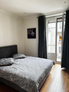 Postel nebo postele na pokoji v ubytování Grand 5 pièces au Centre Genève