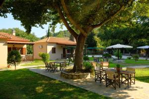 Κήπος έξω από το Dodis Village