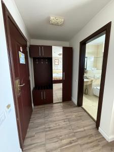a hallway with a door leading to a bathroom at Hotel Mondial - Eforie Nord in Eforie Nord