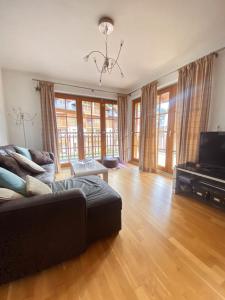 Μια τηλεόραση ή/και κέντρο ψυχαγωγίας στο Jana 4 by SMR Rauris Apartments - inc Spa and near Gondola