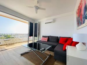 Część wypoczynkowa w obiekcie Luminoso ático con vistas al mar en Torremolinos