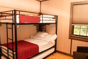 Ένα ή περισσότερα κρεβάτια σε δωμάτιο στο Hot Tub, Private 3 Bed Lodge, 1 mile from Blue Ridge, Giant Jenga, Families Welcome!