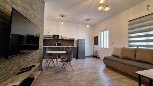 Foto dalla galleria di Seaside Village a Kamenari