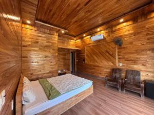 Łóżko lub łóżka w pokoju w obiekcie Trang An ViewPoint Homestay