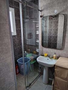 Koupelna v ubytování Dorra house