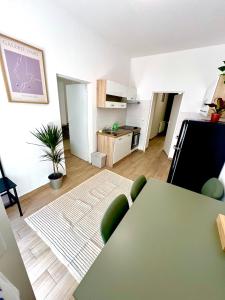 Kuchyň nebo kuchyňský kout v ubytování Holeckova125