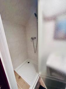 a shower with a glass door in a bathroom at Le Cocon - Gravelines Centre in Gravelines +4 photos