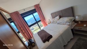 Katil atau katil-katil dalam bilik di Apartamento Mirante de Ivoti