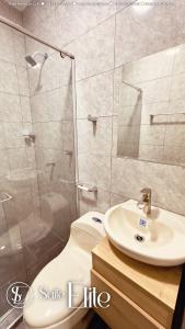 Ένα μπάνιο στο Suite Deluxe Valledupar