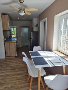 Η κουζίνα ή μικρή κουζίνα στο Haus Sunset