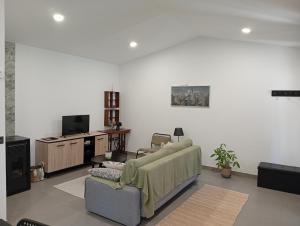 Μια τηλεόραση ή/και κέντρο ψυχαγωγίας στο Acogedora casa de invitados