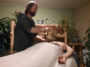 Φωτογραφία από το άλμπουμ του Rising Sun tipi met vuur in de natuur σε Nederweert-Eind