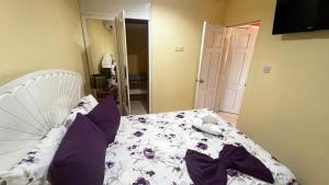 Llit o llits en una habitació de Argalo Suites 1