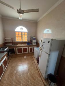 Una cocina o cocineta en بيت السعادة 4 fotos más