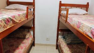 Hostel mundo客房内的一张或多张床位