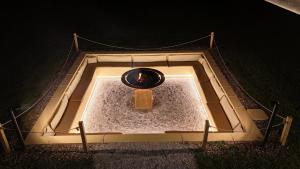 a light in the middle of a field at night at Gîte du Soleil dans la Ruelle - Les Hirondelles in Yvré-lʼÉvêque