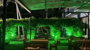 Restoran atau tempat lain untuk makan di Bar Restorant Hotel “ MANI “