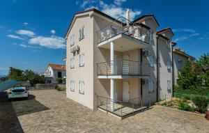 a building with a car parked in front of it at Nives in Šilo