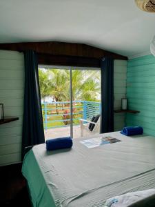 Postel nebo postele na pokoji v ubytování Dolphin Blue Paradise