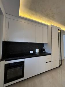 Η κουζίνα ή μικρή κουζίνα στο Villa Aurea