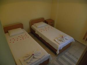 two beds in a small room with bows on them at Ada Apart Hotel in Dalyan