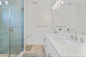 Koupelna v ubytování Beach avenue 23 + 59 fotografií