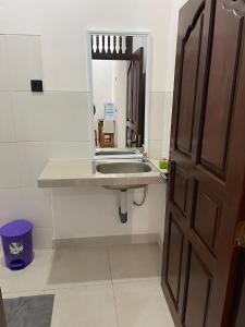 Phòng tắm tại Orange Guest House